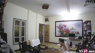 Hack camera em gái kính cận vú to thả rông ở công ty