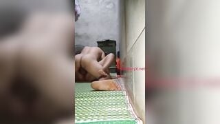 Mẹ vợ bú buồi con rể sướng quá nên bị con rể đè ra địt