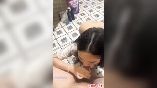 Bé sinh viên thay đồ chuẩn bị đi học vẫn bị anh đè ra địt bắt bú cu xuất tinh lên bụn
