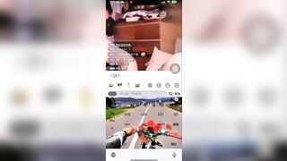 Live sex lại ấn nhầm sang live tiktok douyin khán khả liên tục spam hỏi chấm