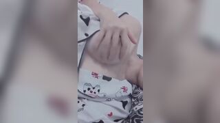 Em Chu thị Vân với sở thích khoe vú trên story