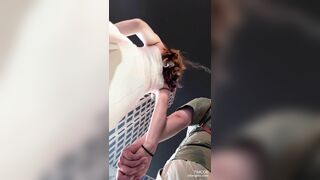 quay lén dưới váy ở TTTM - Phần 1