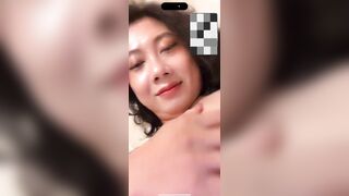 vui vẻ cùng chị gái 😛
