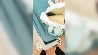 Vừa đi học về đã lôi ra chịt