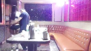 Đặt cam quay lén bú cu địt nhau mạnh bạo cùng e nhân viên Karaoke xinh đẹp