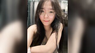 Thiên Kim tiểu thư tập tành live show rất ngại