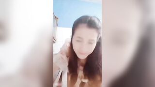 Đang nấu ăn cũng chả được yên nữa