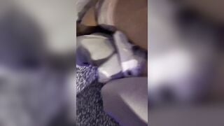 em chưa kịp cởi đồ mà anh đã đè ra chịch rồi