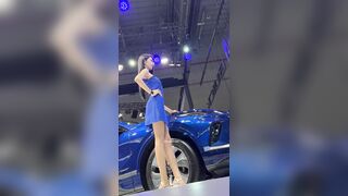 quay lén dưới váy máy em PGA trong sự kiện ra mắt xe - phần 10
