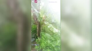 Trời mưa bão mà anh bắt em dừng xe giữa đường chịch mới chịu 2