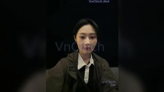 Gái xinh public thủ dâm nhưng lại sợ người lạ nhìn thấy và cái kết gạ chich xuất tinh