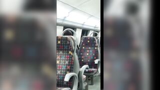 Cặp đôi làm tình trên chuyến tàu điện ngầm