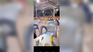 Public ngoài quán