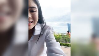 Con đỉ Hà My lại nứng lồn và ra chỗ công cộng thủ dâm móc lồn
