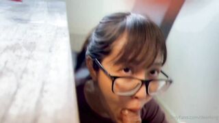 anh đang làm việc mà em cứ nút cán thế