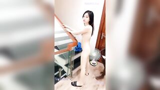 Mấy hot girl livestream show chịch với anh Tây Phi da đen chim bự mới đầu thốn còn la 2