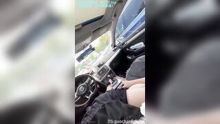 E người yêu nứng lồn cưỡi ngựa b trai public trên oto bất kể người khác có đg nhìn vô