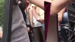 Gái Pháp Cho Móc Lồn Free Ở Đường Phố Biểu tình
