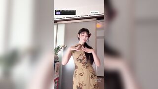 Gái dâm mình dây vú to lồn non khoe hàng dance điêu luyện
