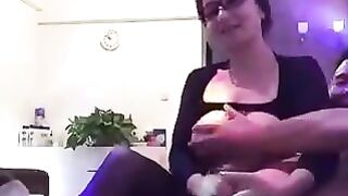 Đi hát gặp em nhân viên dâm vú to lồn múp sục cặc dâm đãng kích thích siêu dâm