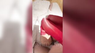 Em sinh viên kính cận ngây thơ ngoan hiền mà lúc lên giường em dâm lạ