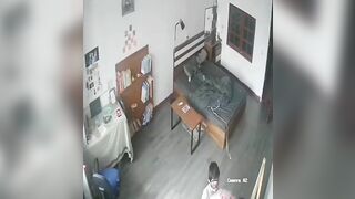 Bà dì nứng lồn cởi quần cho cháu bú đít