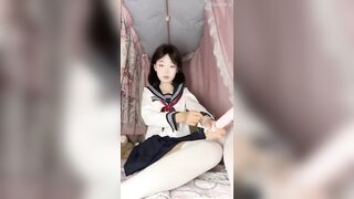 Dâm nữ tự sướng trong kí túc xá ở trường phê quá
