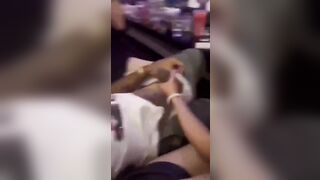 Mấy em nhân viên quán hát gặp anh tây cặc to bằng cổ tay sục cặc dâm đãng