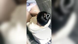 Quay Lén Gái Xinh Đi Đái 2