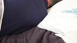 Thằng con khốn nạn lén địt mẹ kế hàng ngon lồn múp không bao