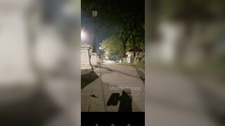 Public đi dạo ngoài đường