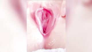 Khoe xái lồn non hồng hào non sớt dâm đãng chảy nước