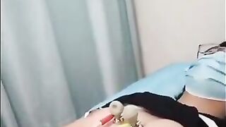 Em gái đi khám bệnh bị bác sĩ quay lén vú to hàng ngon