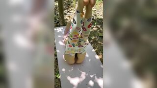 Show lồn chị dâu ngoài vườn cây trông chị múp nhìn muốn đụ quá p2