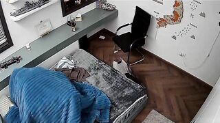 Check camera phát hiện vợ phục vụ nhiệt tình cho thằng bạn thân