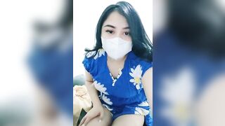 Em gái dâm chubby khoe hang trên live kiếm tiền