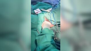 Đi phẫu thuộc bị lũ bác sĩ nghịch cái lồn to chảy nước