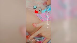 Bím non thủ dâm
