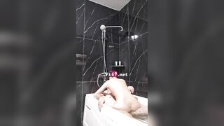Chịch từ phòng tắm ra đến giường mà em gái 2k vẫn muốn anh bóp vú mạnh lên 2