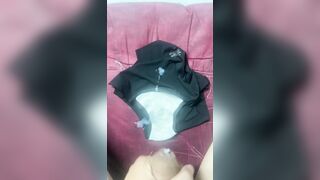 Thủ dâm quần lót e hàng xóm