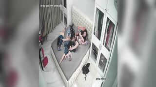 Bà dì khát tình thiếu thốn để cho cháu ngắm và sờ mép lồn của mình