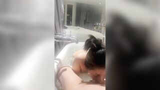 chịch bé SGBB 2k7 từ ban công đến bồn tắm rồi lên giường