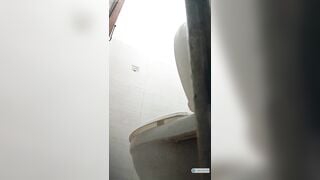 Đặt cam quay lén bé em họ lồn nhiều lông thay đồ trong nhà vệ sinh