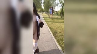 Em gái mình dây khoe hàng ngon trên công viên trường dâm đãng kích thích