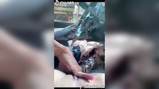 Móc lồn em thư ký lồn múp trong ô tô dâm đãng phụt nước