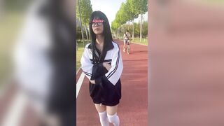Em sinh viên loli mình dâu đi khoe hàng non mới nhú  ở công viên trường dâm đãng kích