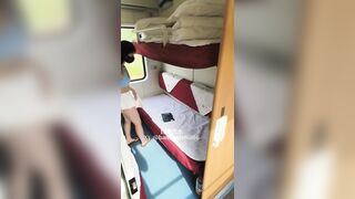 cô bé dâm loàn gạ trai chịch trên tàu hỏa