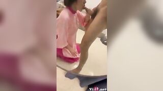 Đi bê cháp địt đước em gái dâm mới quen vú to lồn múp bắn tinh vào mồm dâm đãng