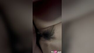 Anh xuất vô bướm em nhiều quá tràn cả ra giường 2