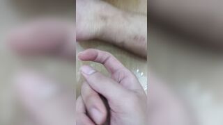 Dũng cu bé thủ dâm bắn